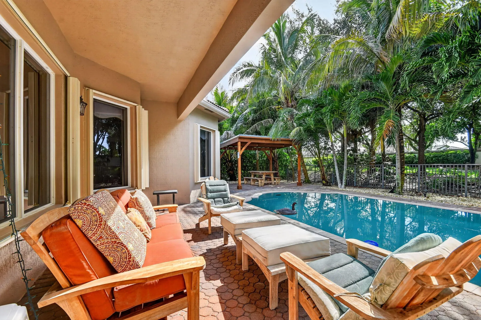 6039 WALNUT HILL Drive