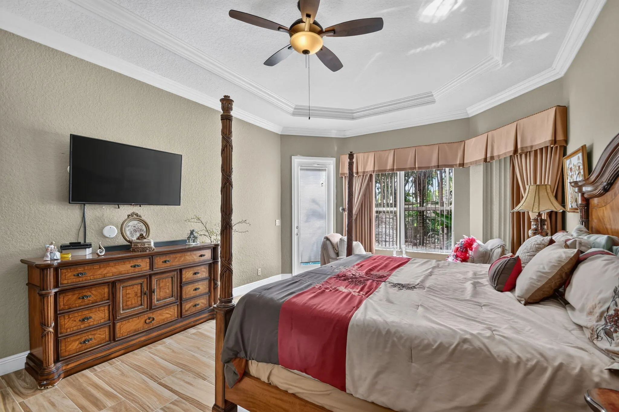 6039 WALNUT HILL Drive