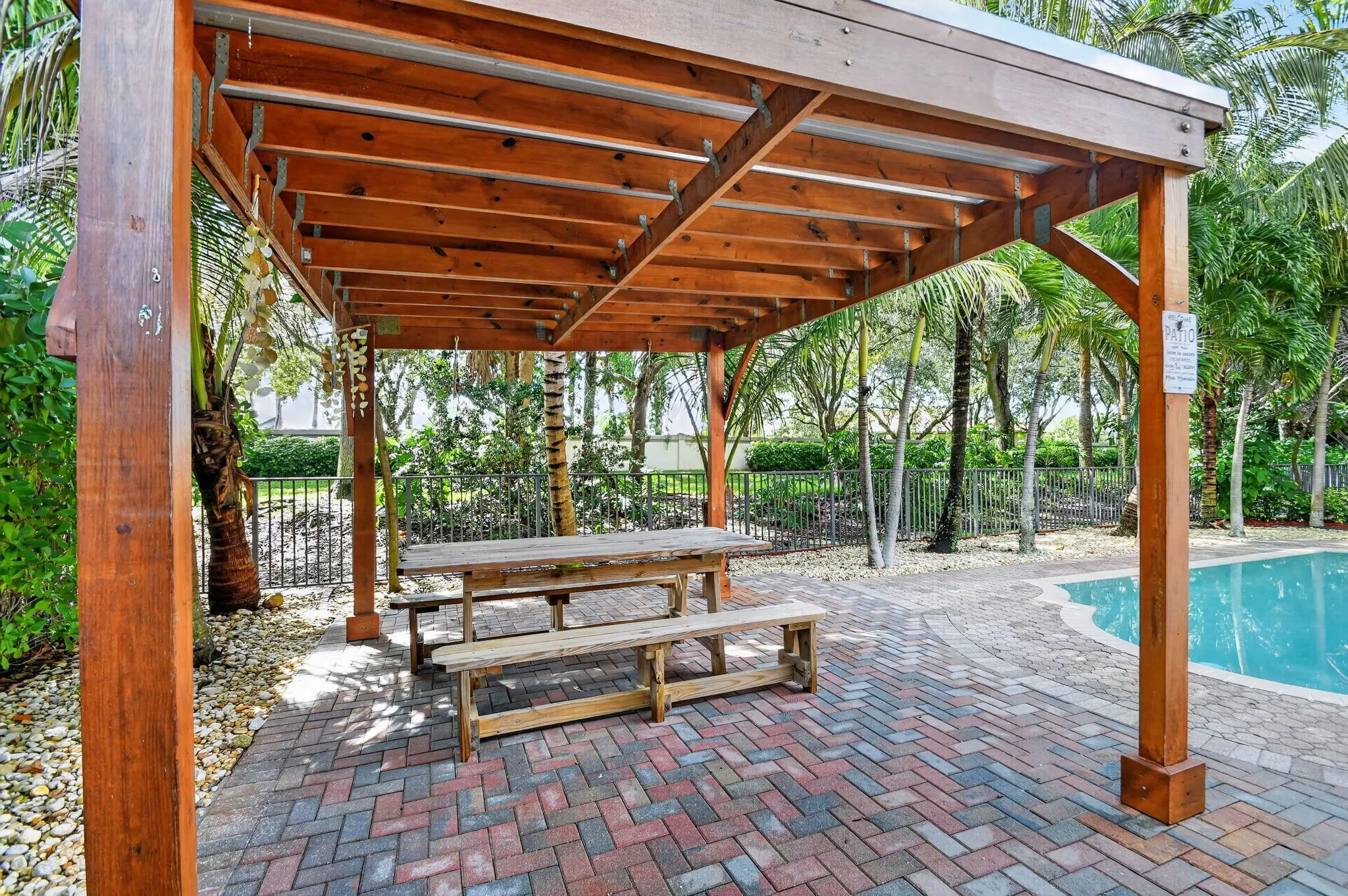 6039 WALNUT HILL Drive