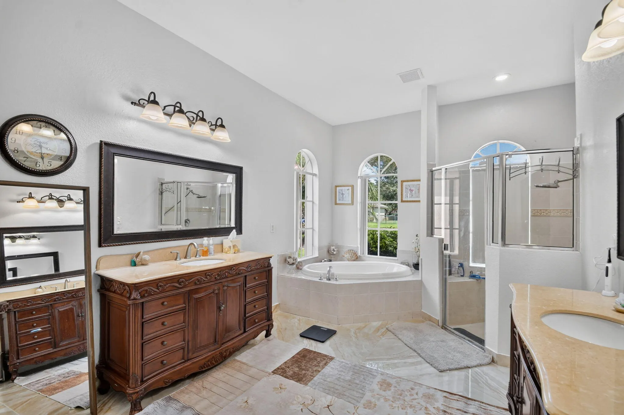 6039 WALNUT HILL Drive