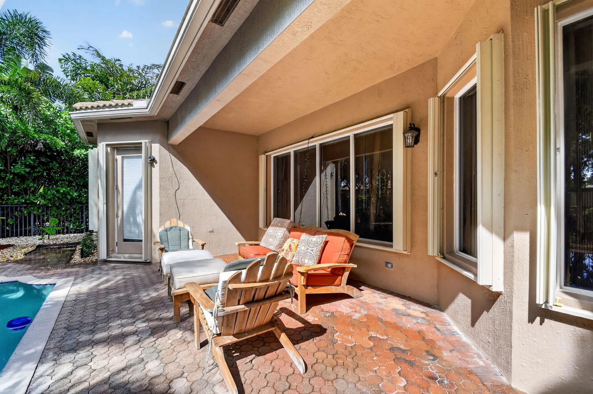 6039 WALNUT HILL Drive