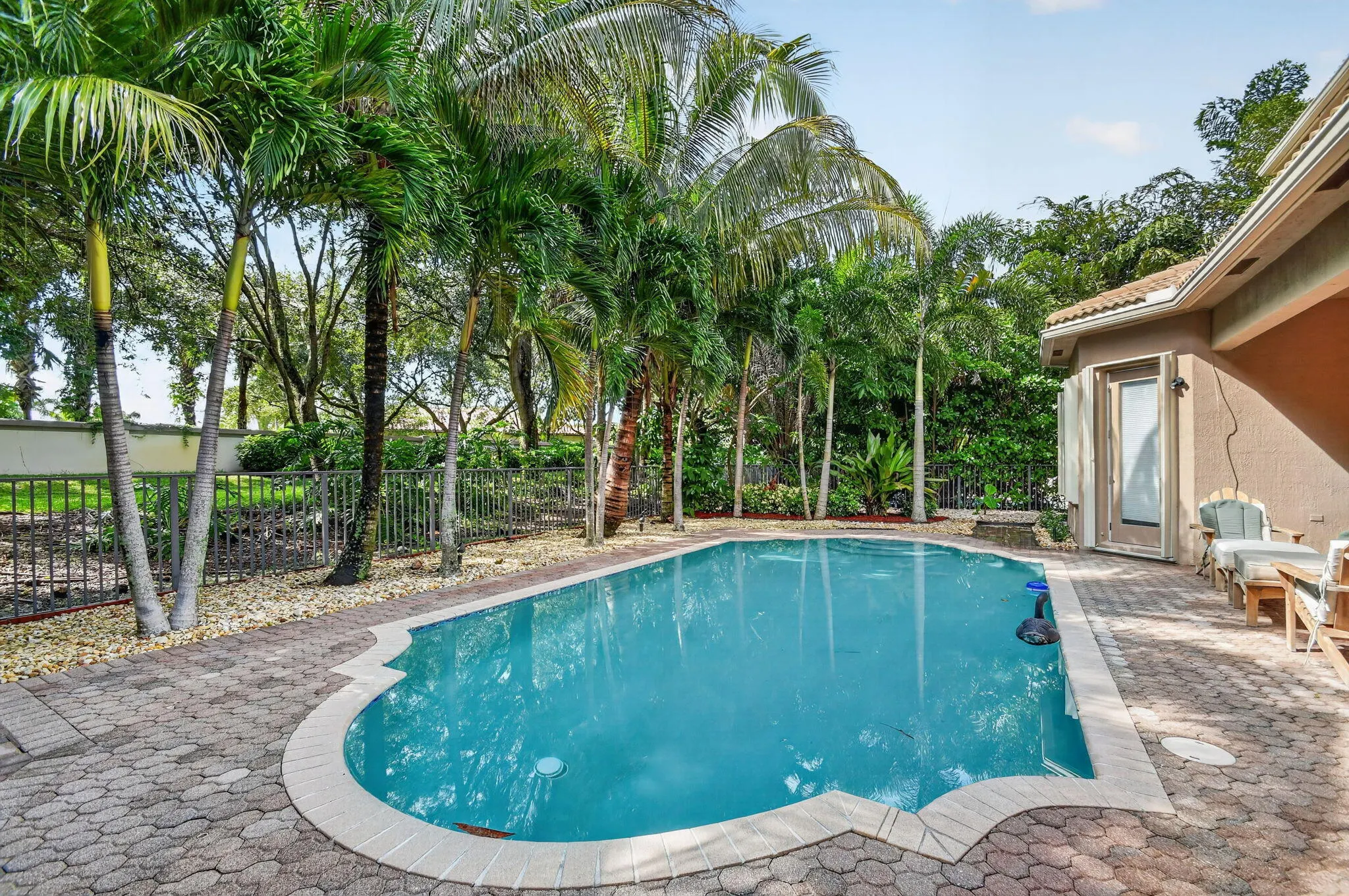 6039 WALNUT HILL Drive