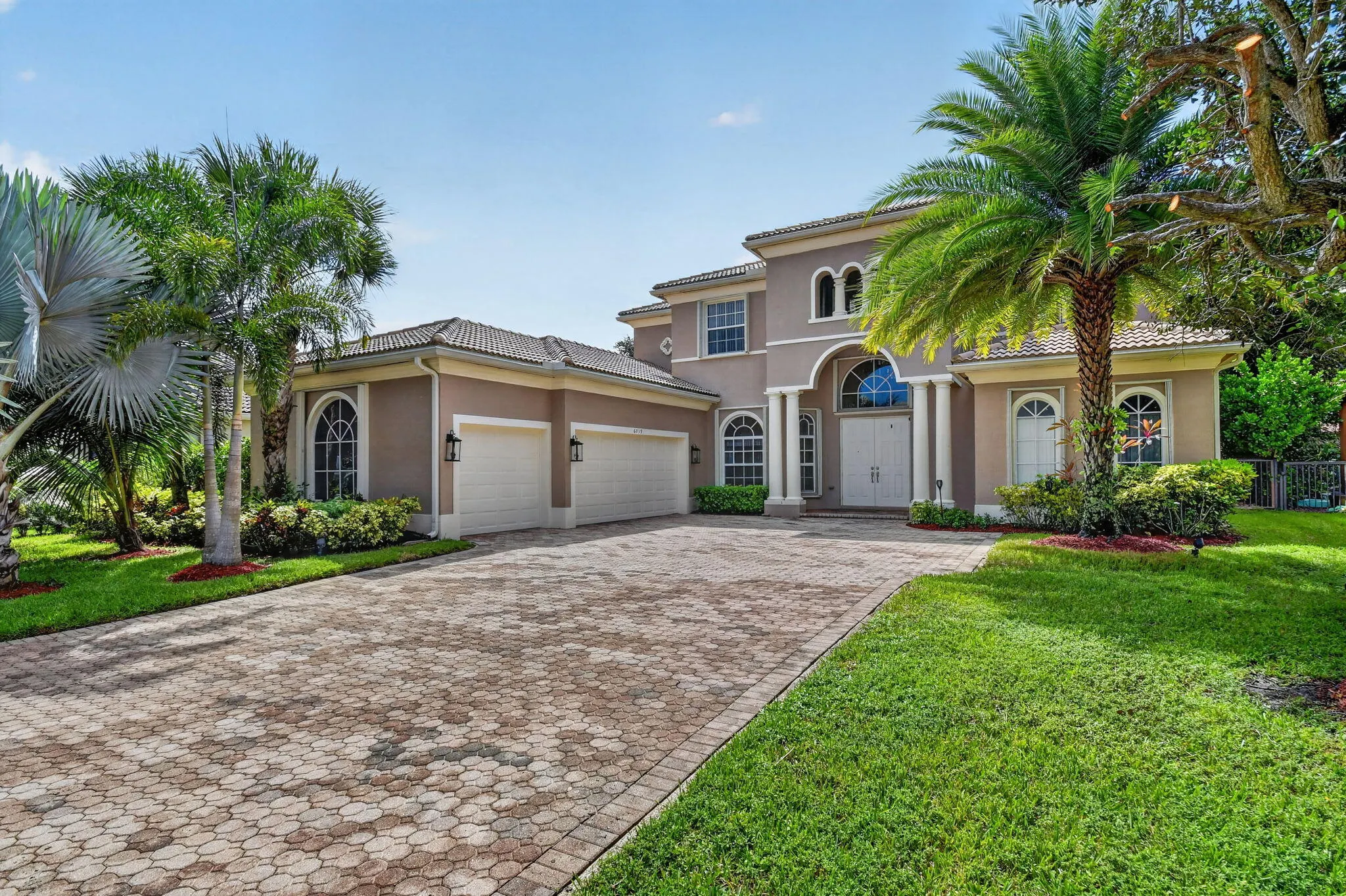 6039 WALNUT HILL Drive