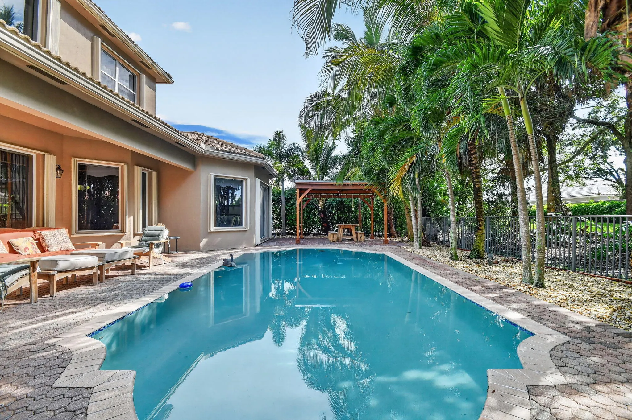 6039 WALNUT HILL Drive