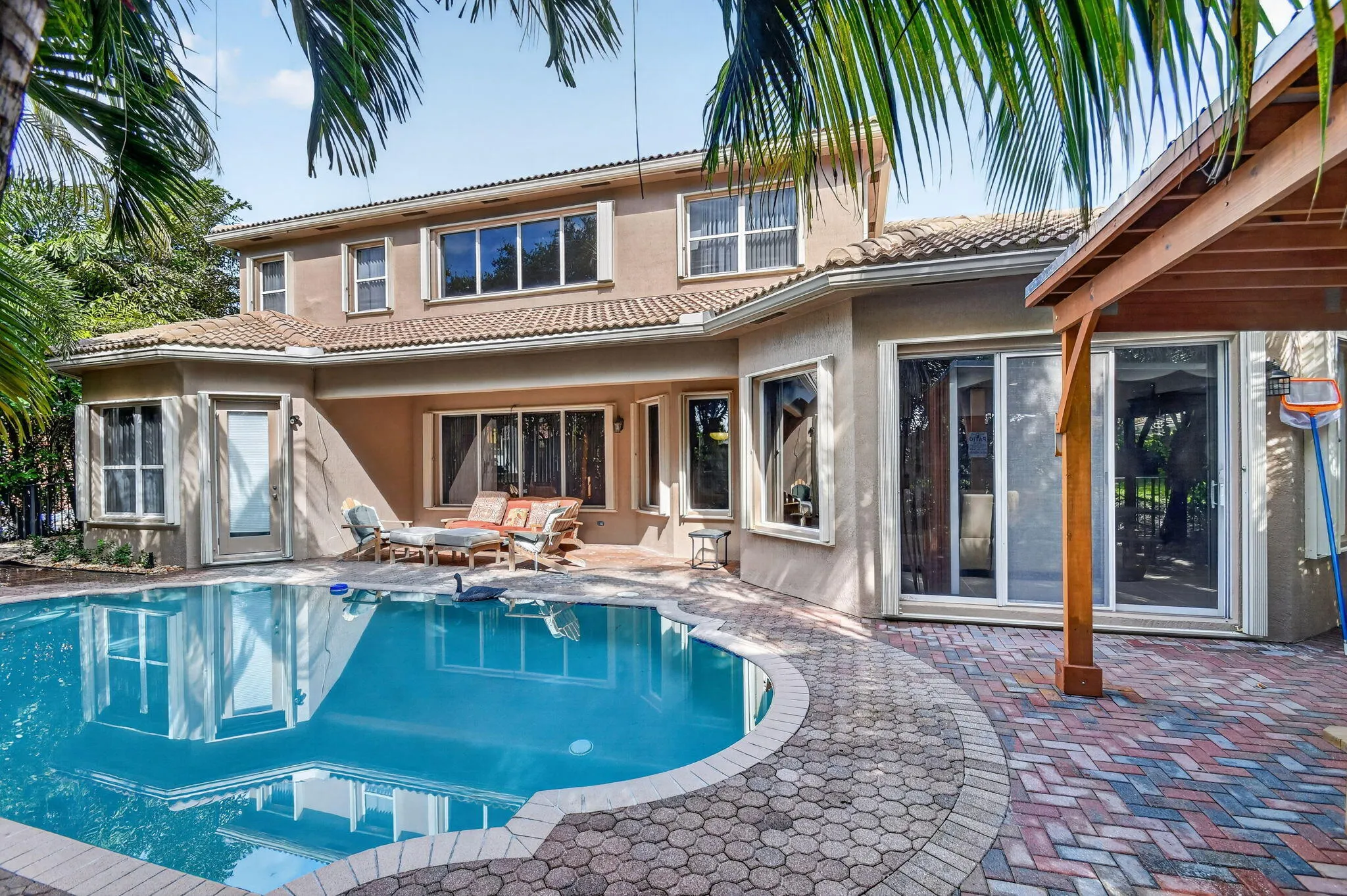 6039 WALNUT HILL Drive
