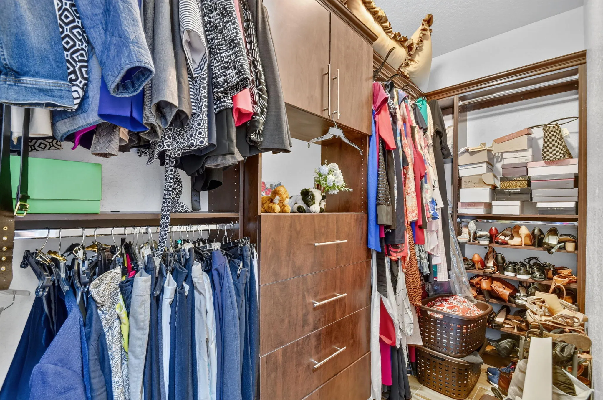 6039 WALNUT HILL Drive