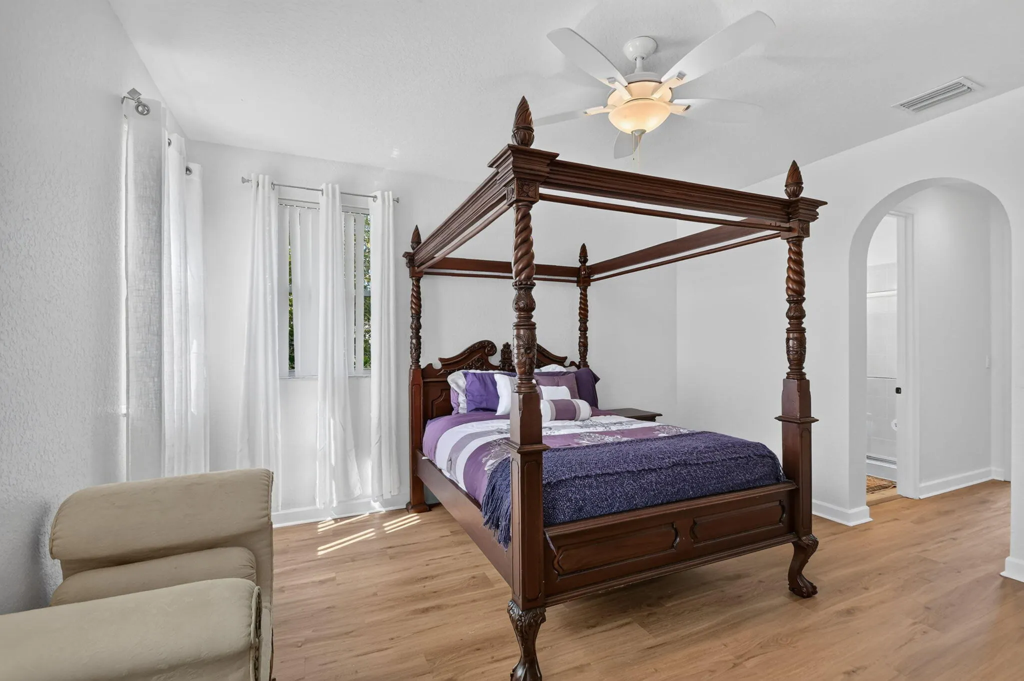 6039 WALNUT HILL Drive