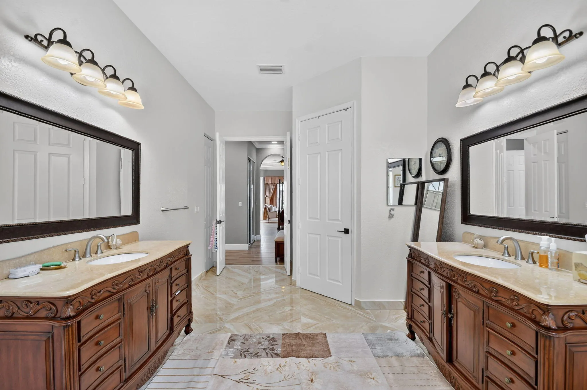 6039 WALNUT HILL Drive