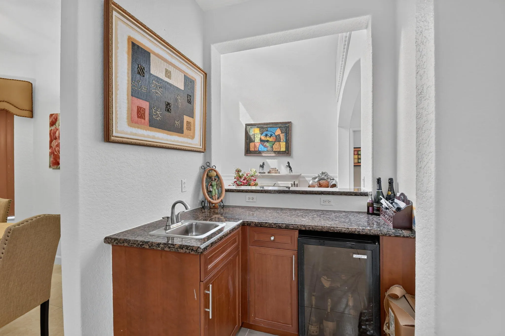 6039 WALNUT HILL Drive