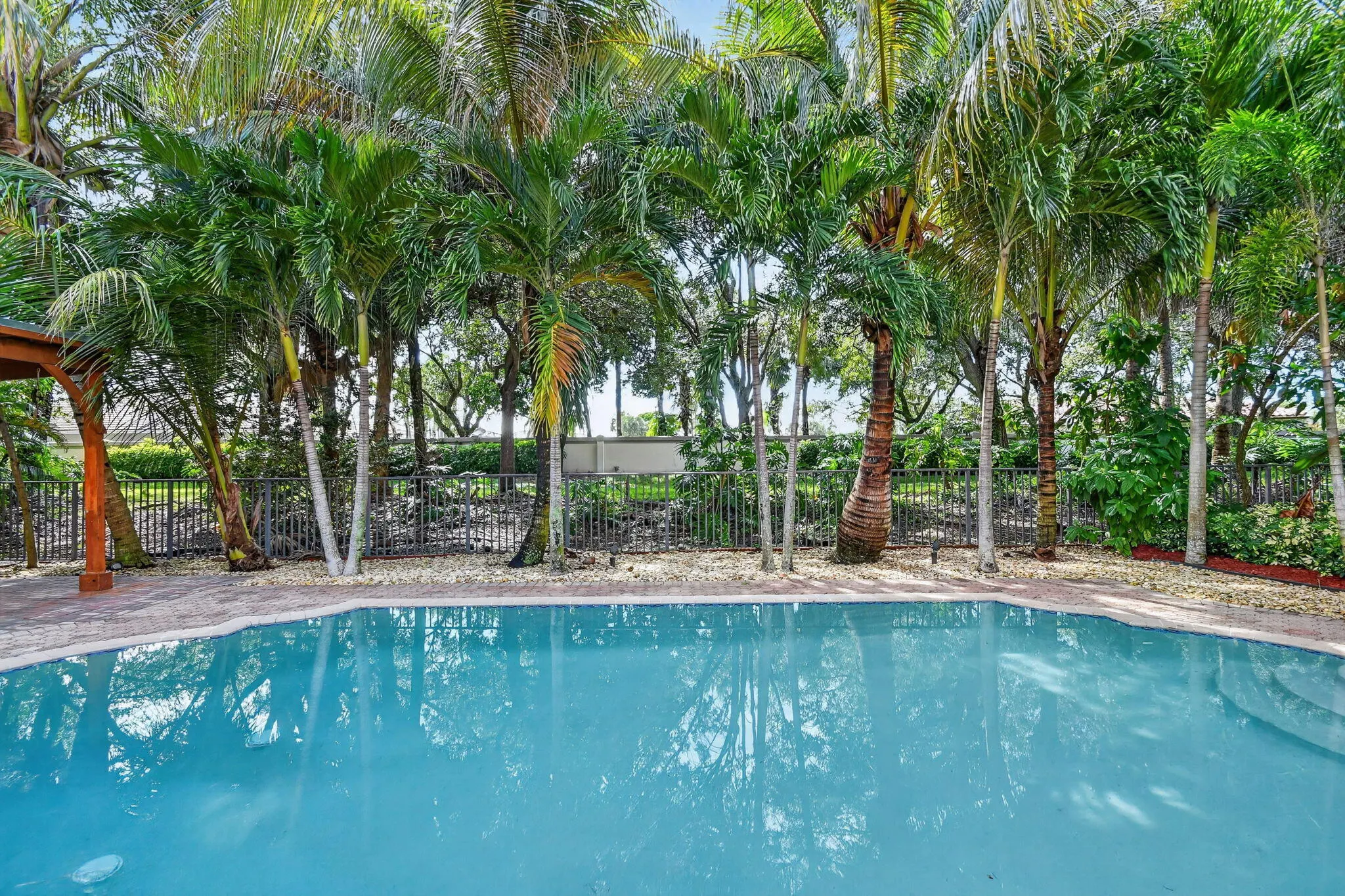 6039 WALNUT HILL Drive