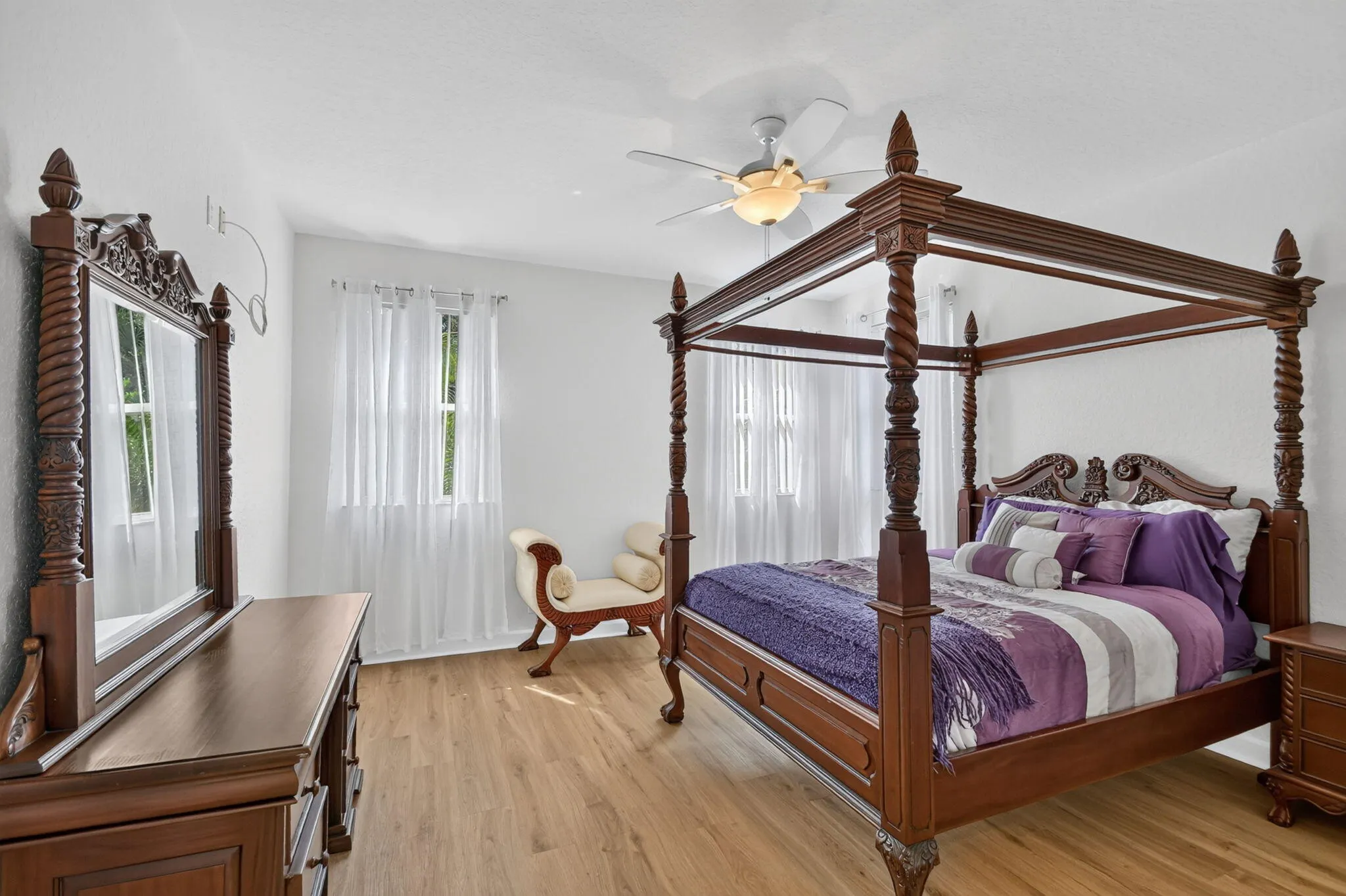 6039 WALNUT HILL Drive