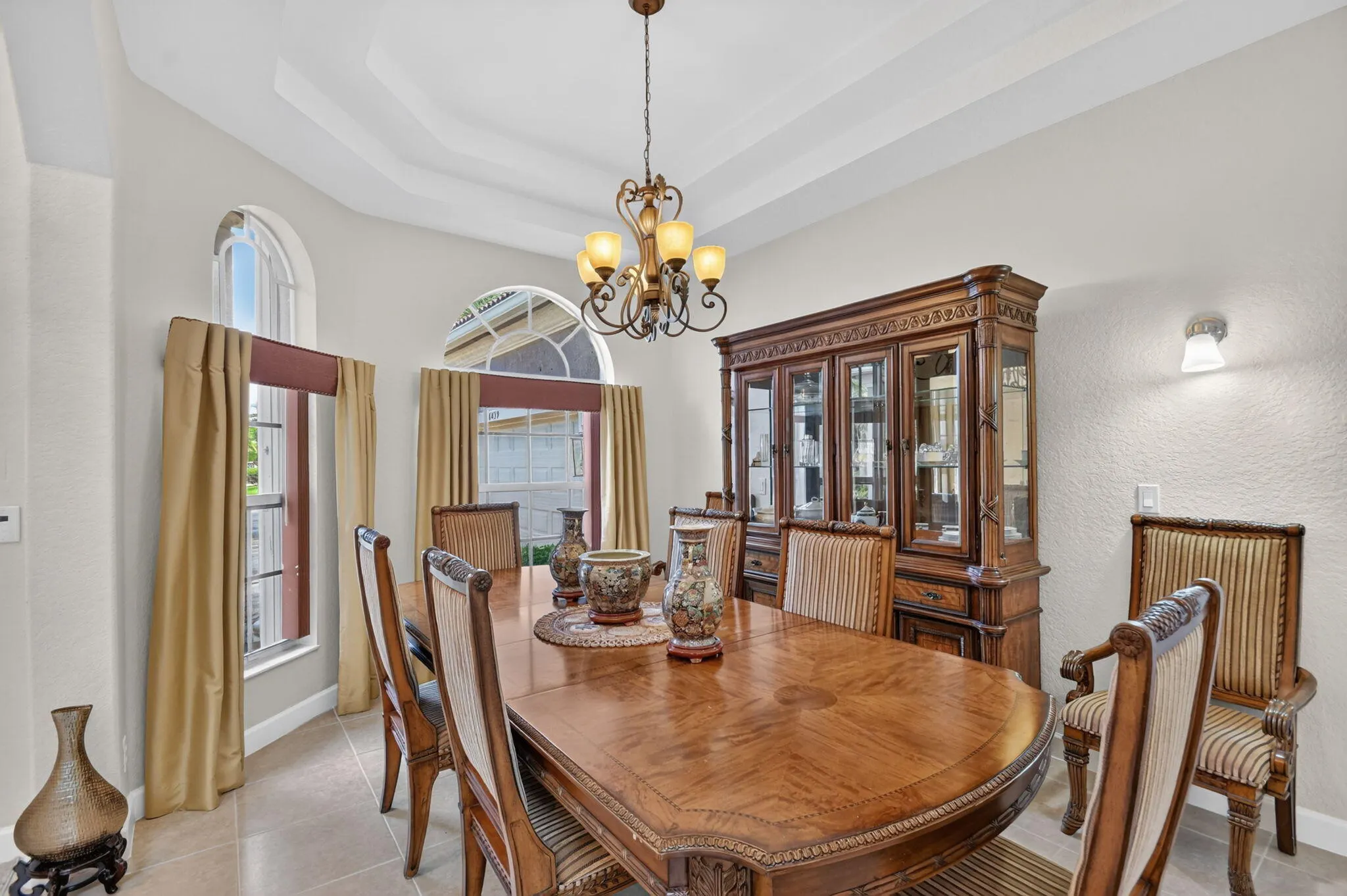 6039 WALNUT HILL Drive