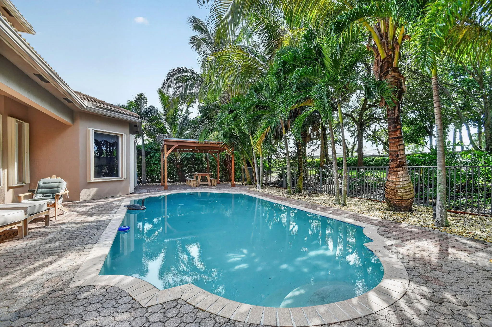 6039 WALNUT HILL Drive