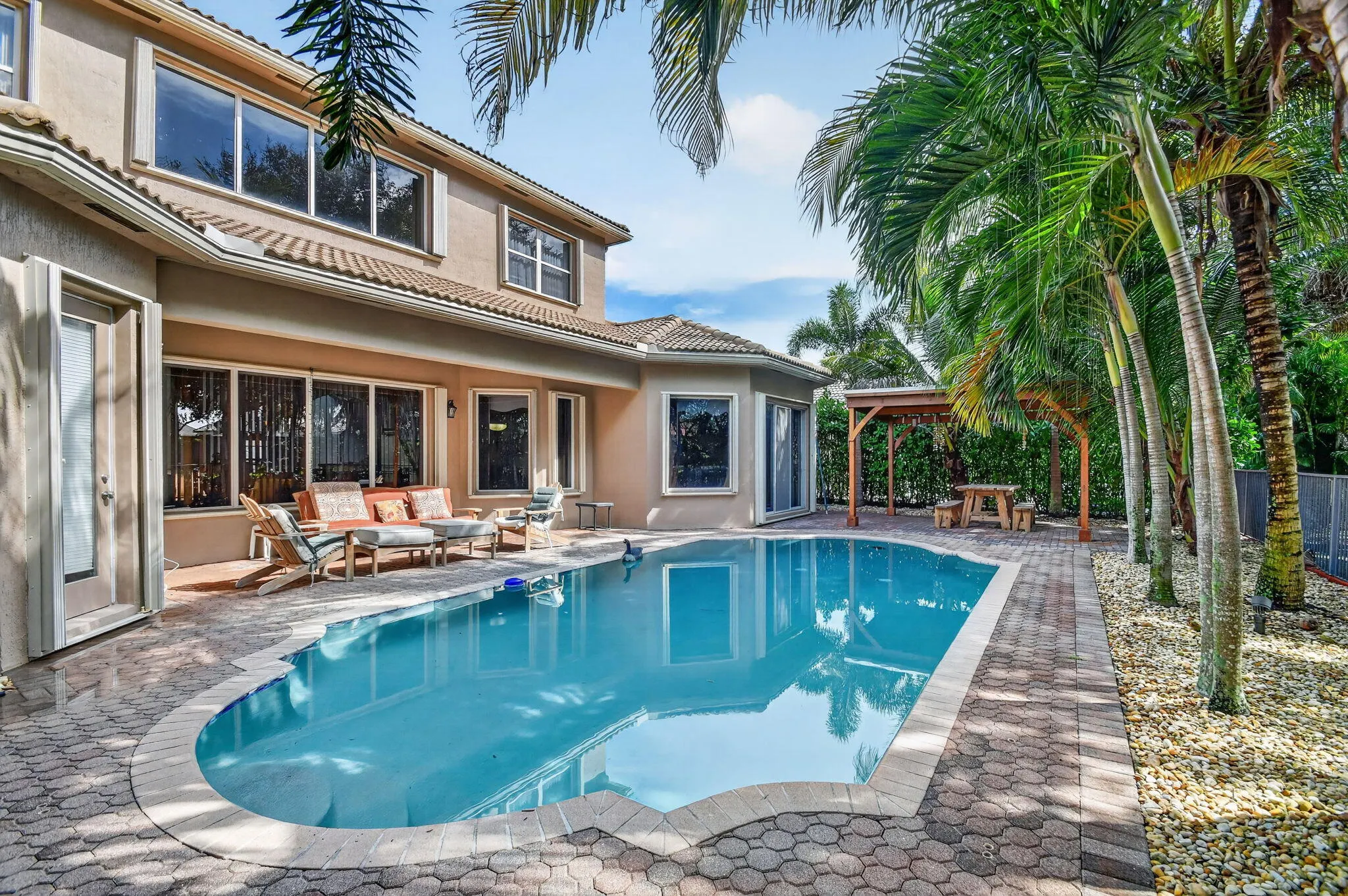 6039 WALNUT HILL Drive