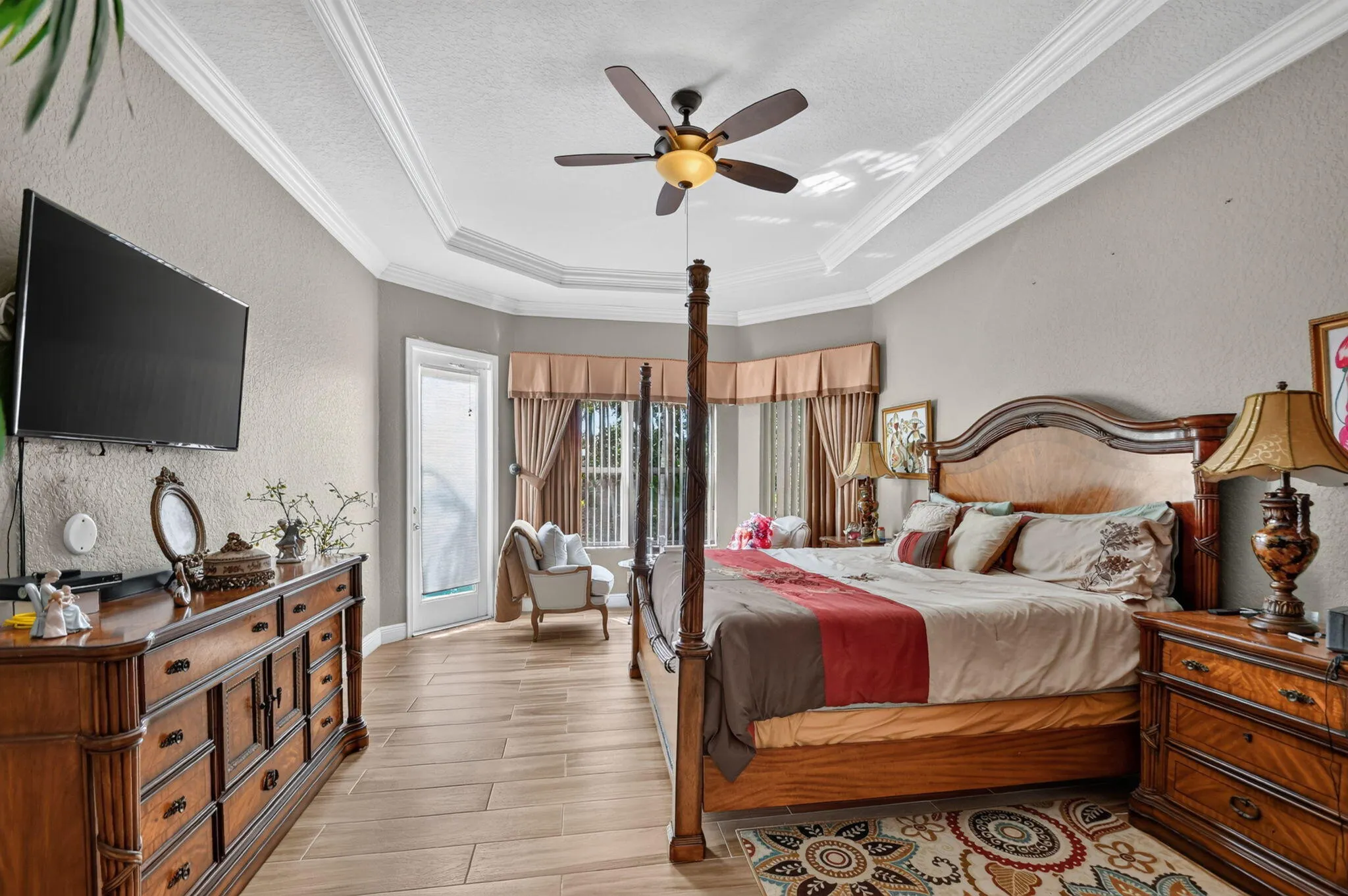 6039 WALNUT HILL Drive