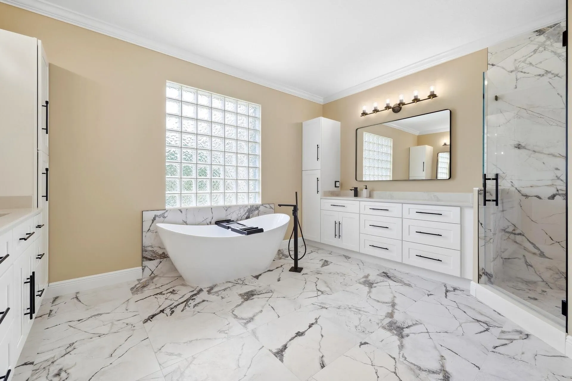 1261 BEACON Circle