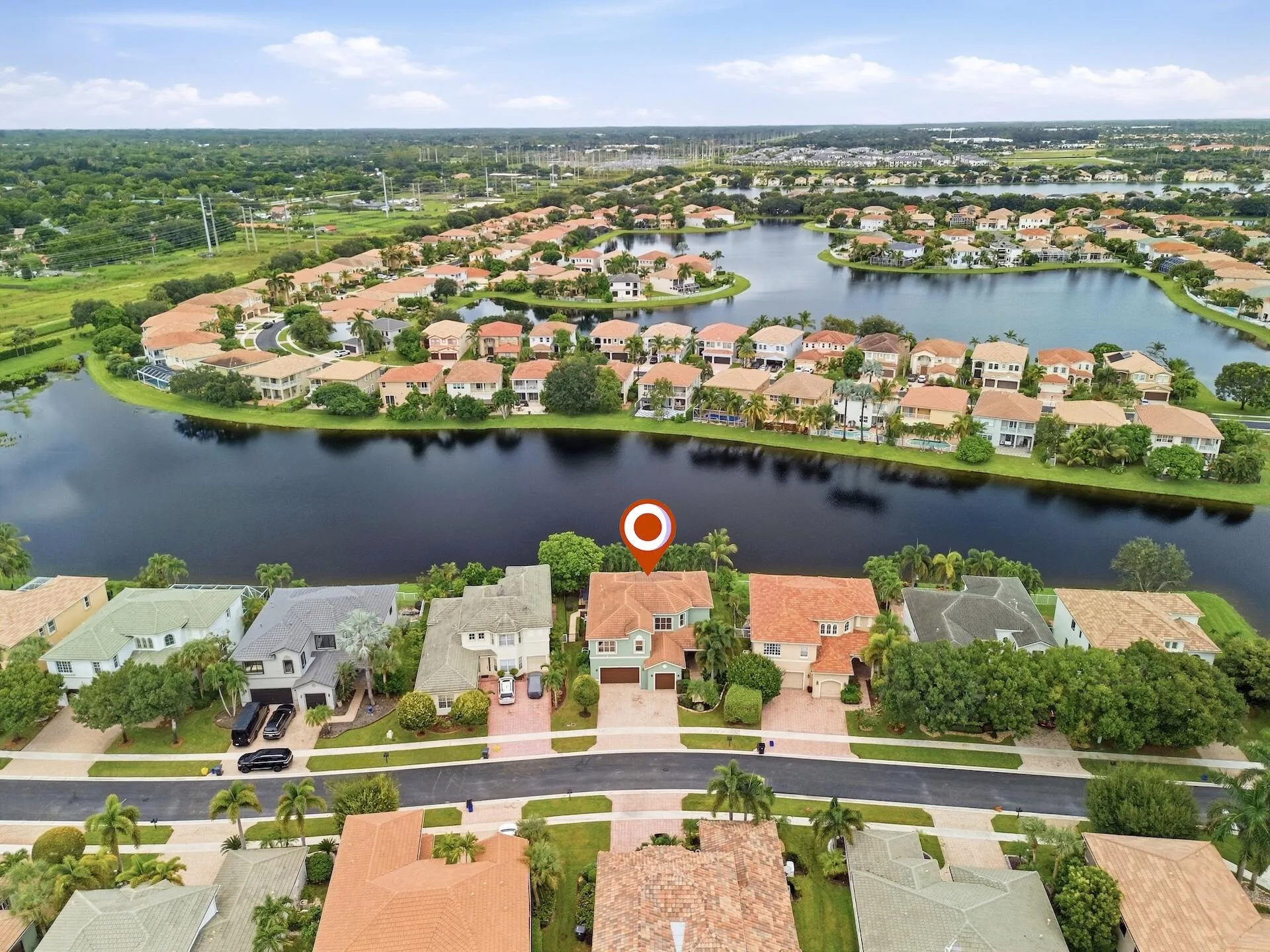 1261 BEACON Circle
