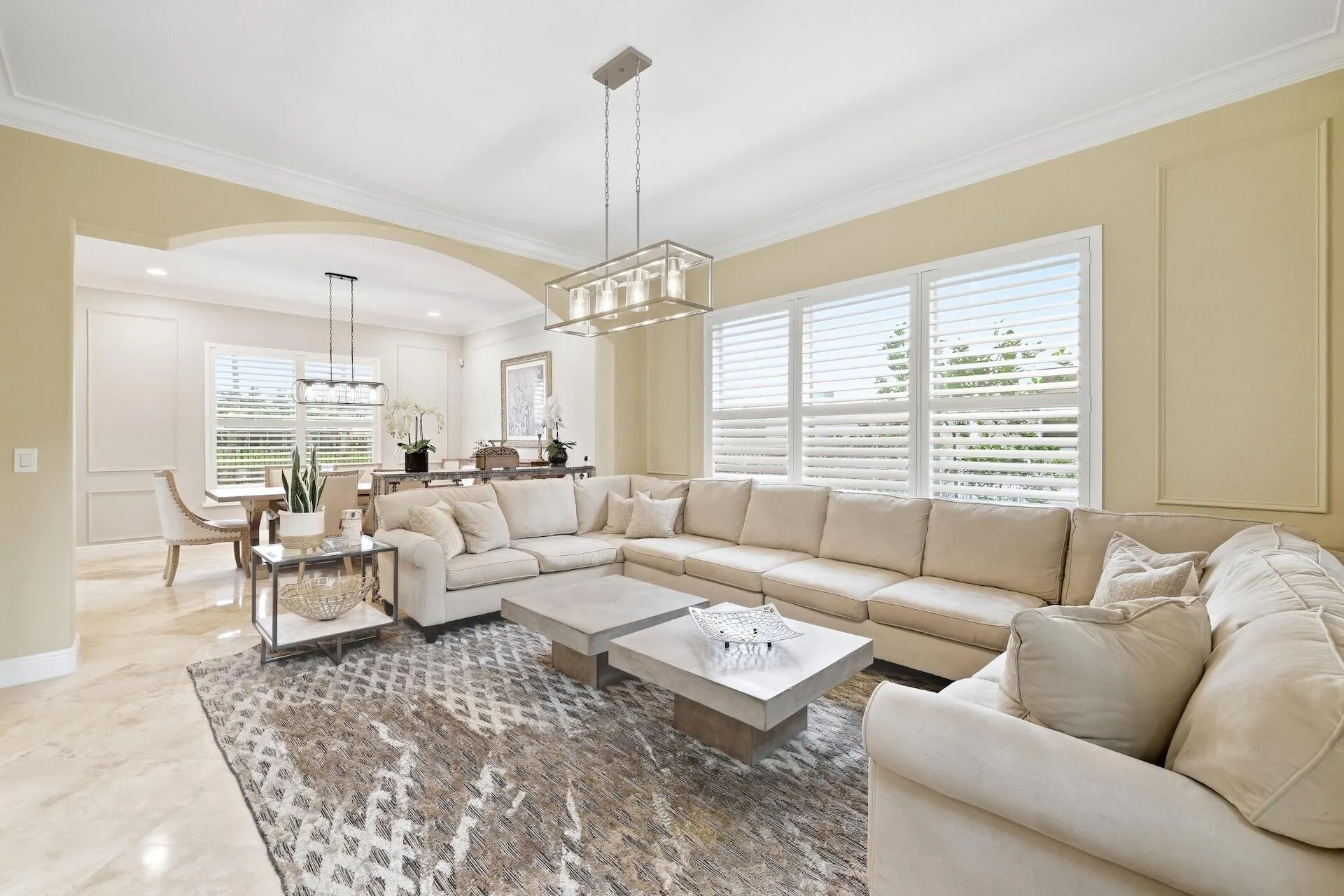 1261 BEACON Circle