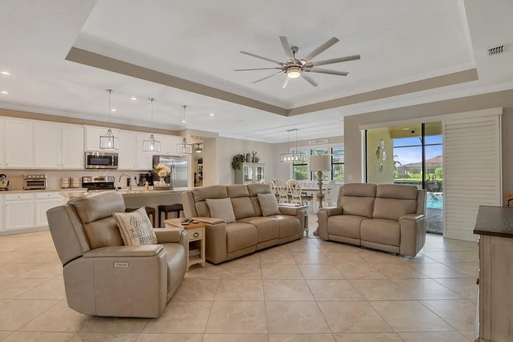 6234 ARCADIA Square