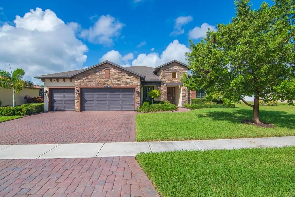 6234 ARCADIA Square