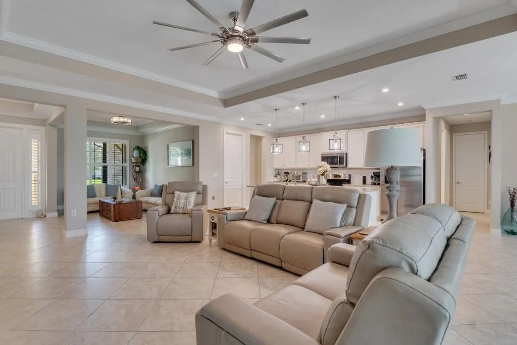 6234 ARCADIA Square