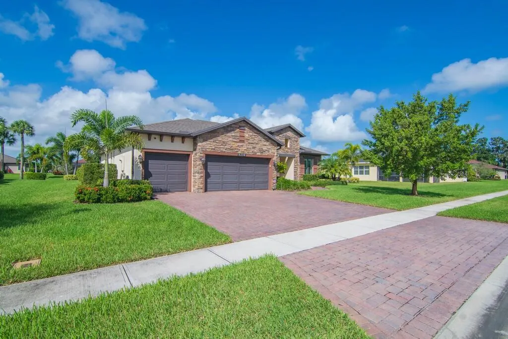 6234 ARCADIA Square
