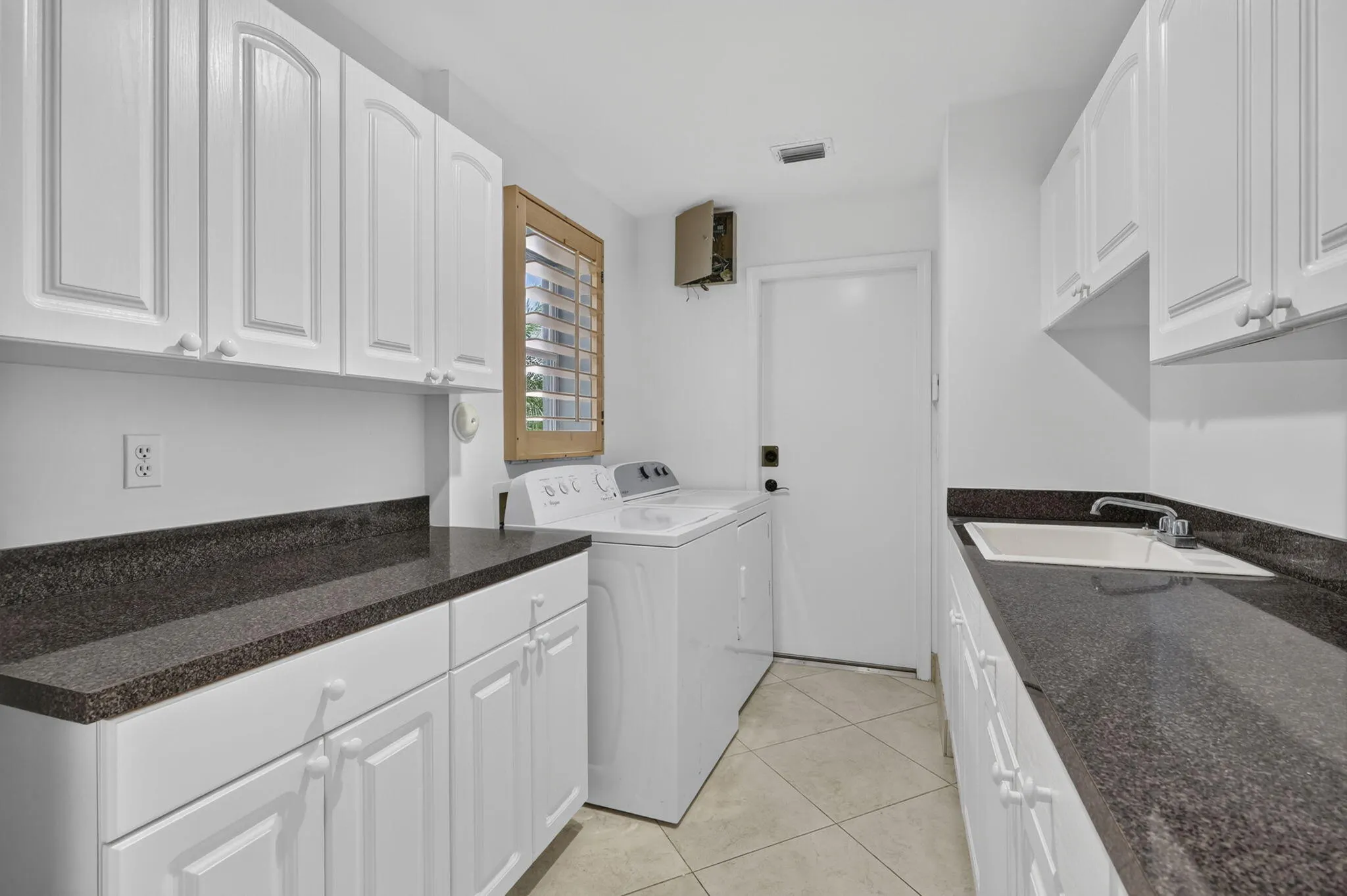 15390 EARHART Place