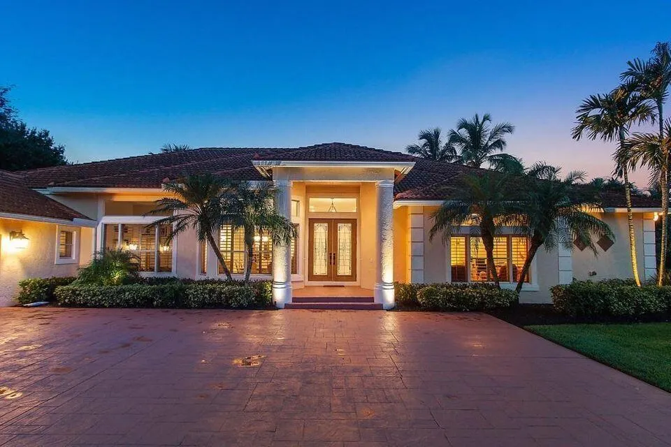 15390 EARHART Place
