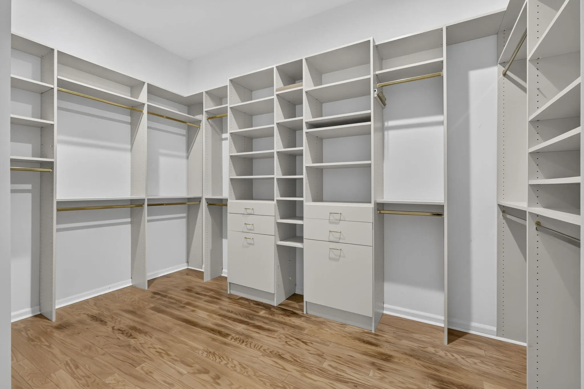 15390 EARHART Place