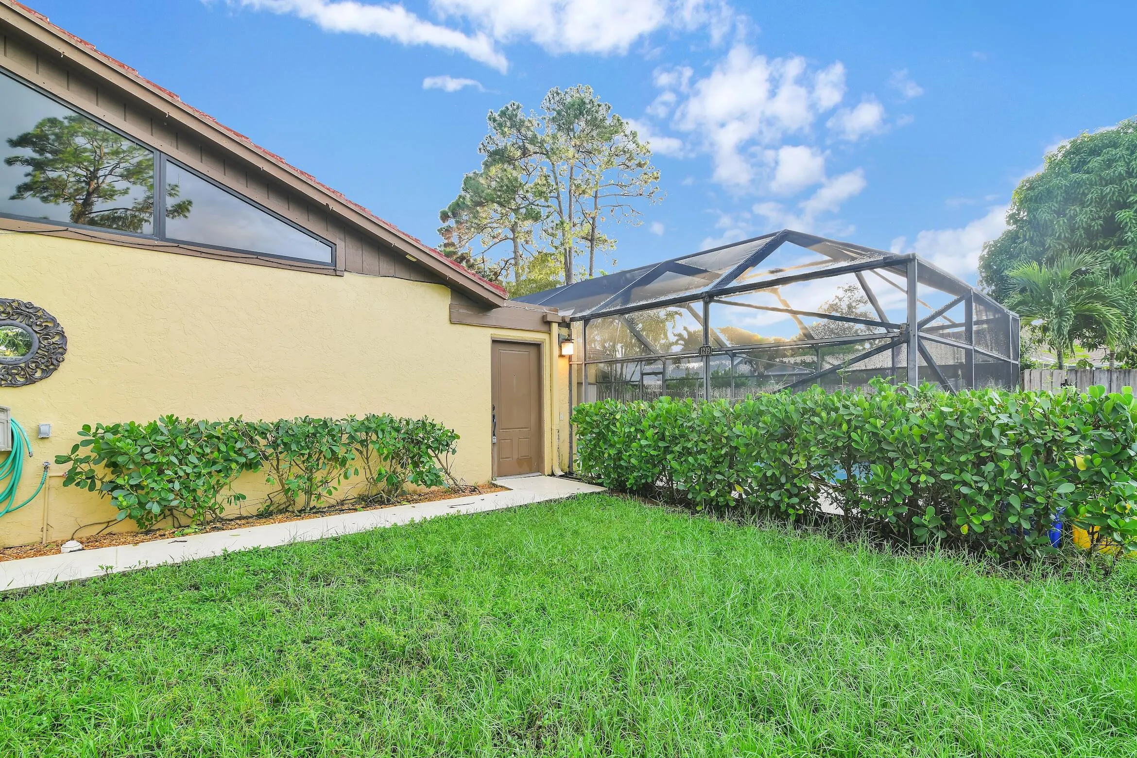 1219 PERIWINKLE Place
