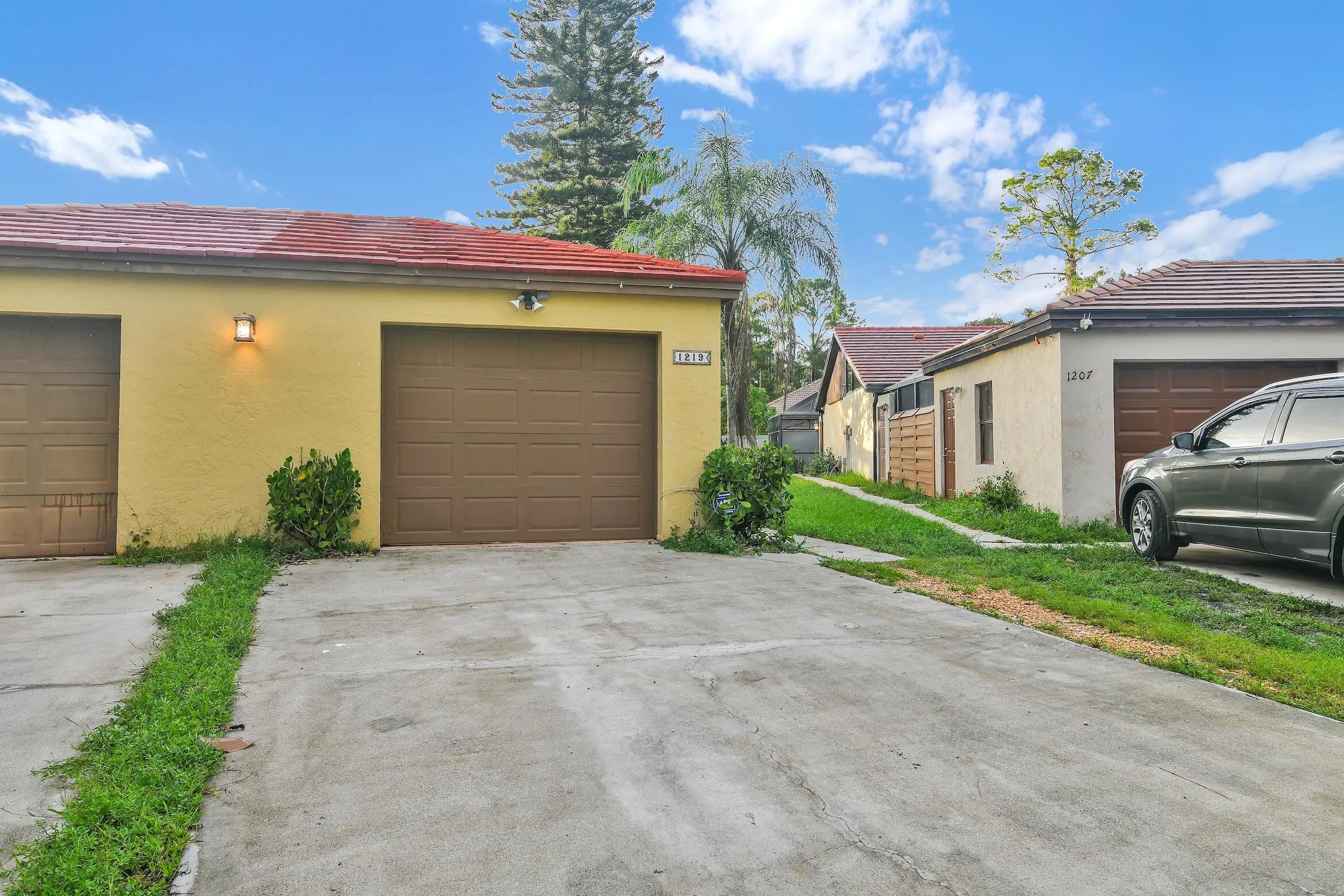 1219 PERIWINKLE Place