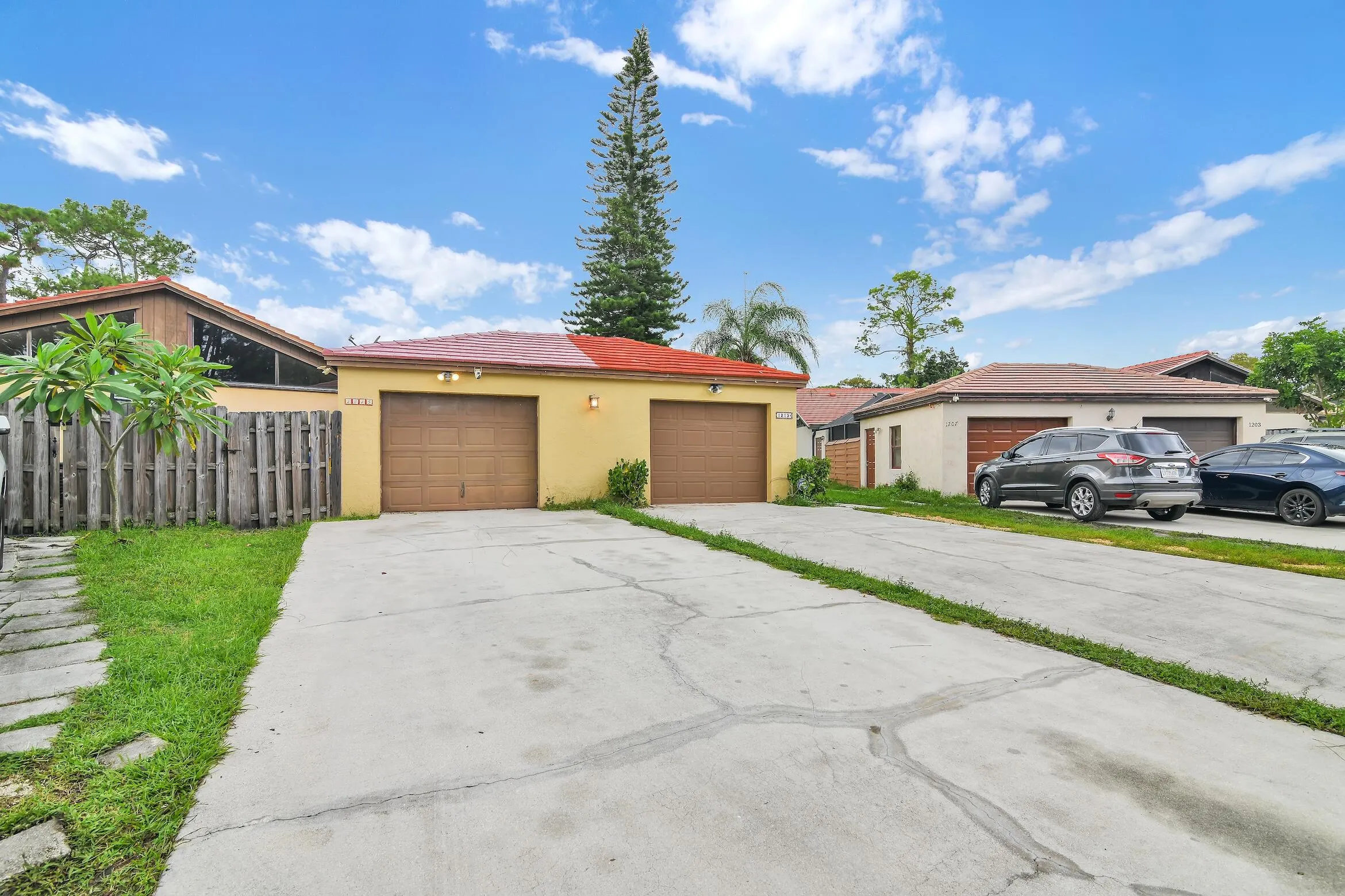 1219 PERIWINKLE Place