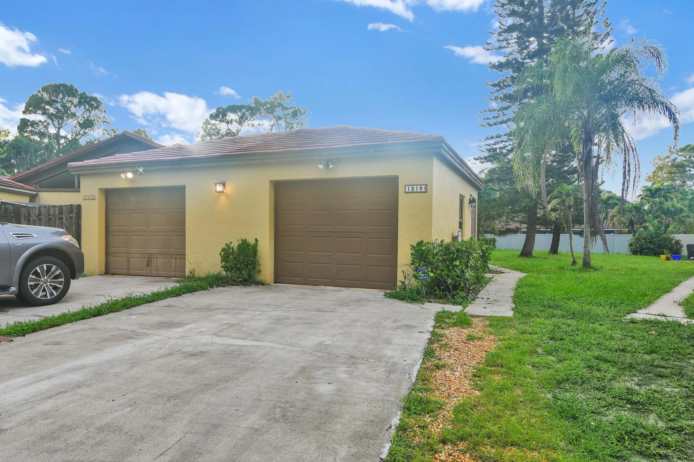 1219 PERIWINKLE Place