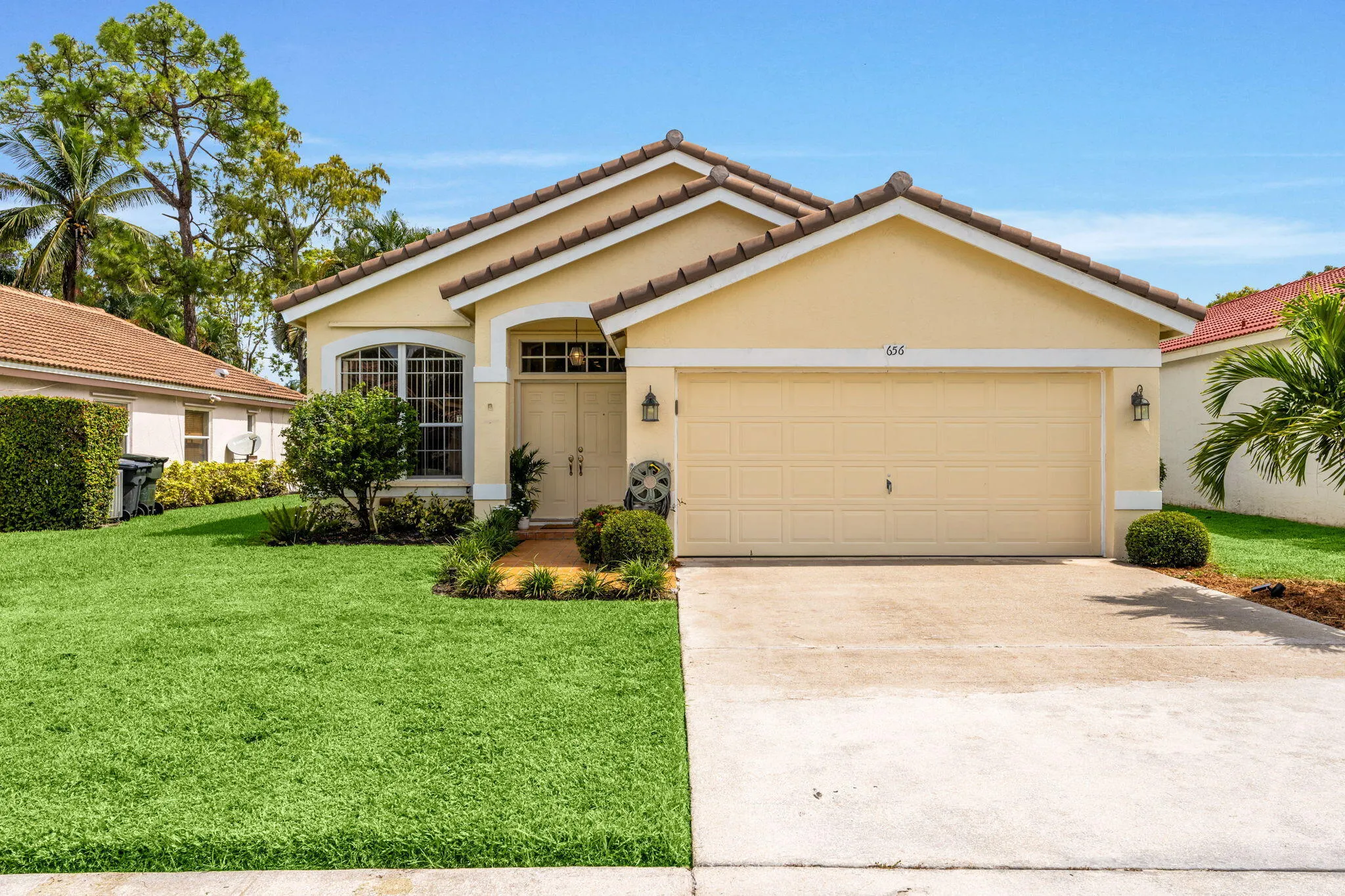 656 LAKE WELLINGTON Drive