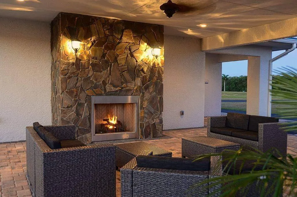 605 SW 42ND Cove