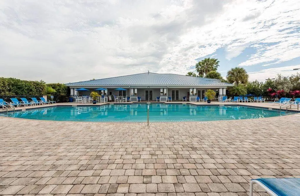 605 SW 42ND Cove