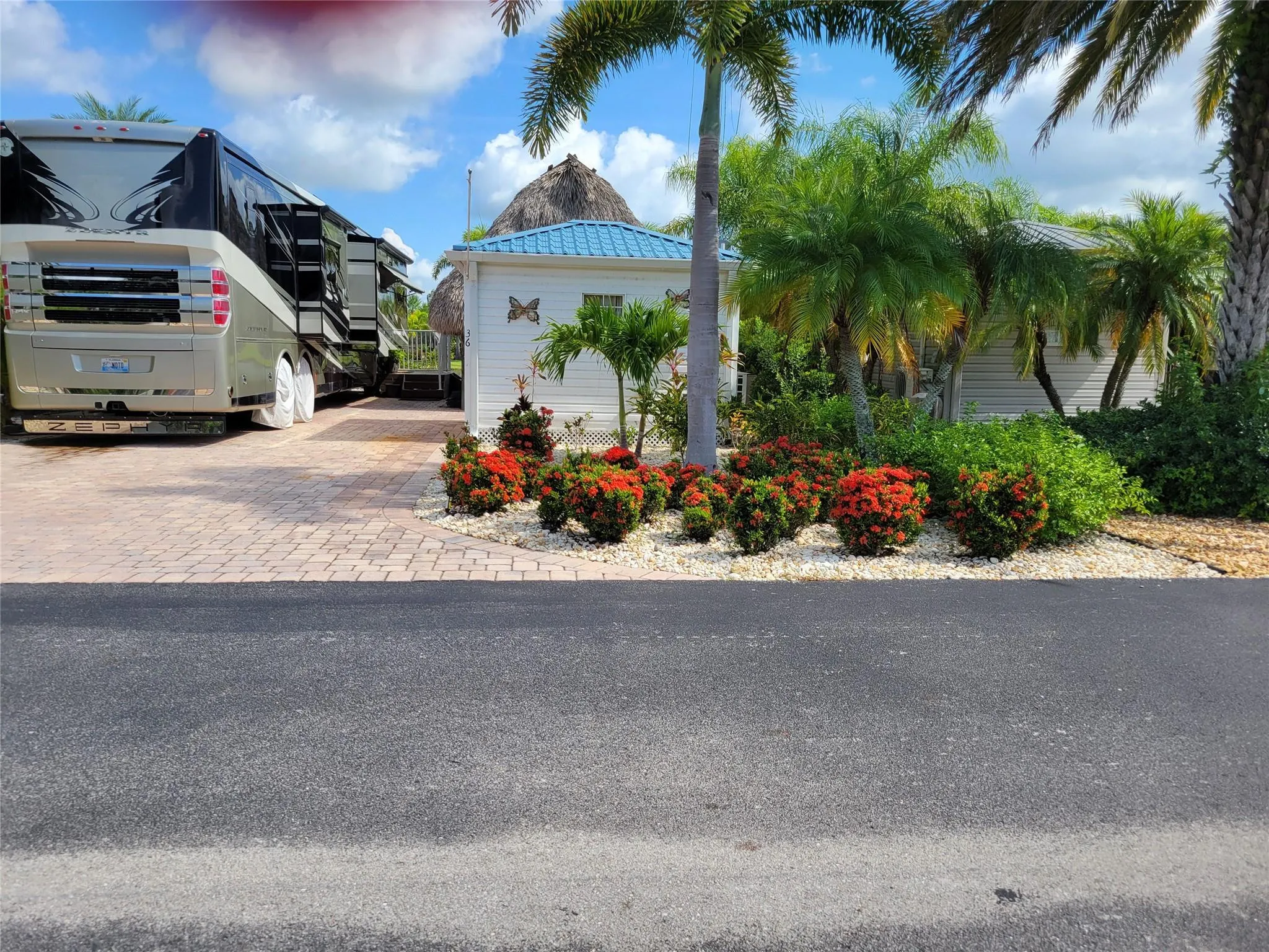 605 SW 42ND Cove