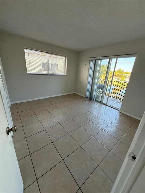 1235 W RIVER Drive #4