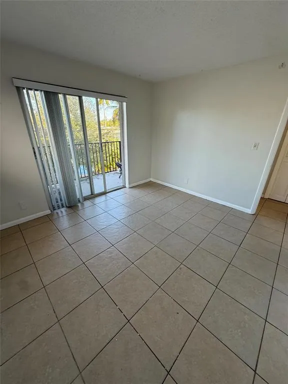 1235 W RIVER Drive #4
