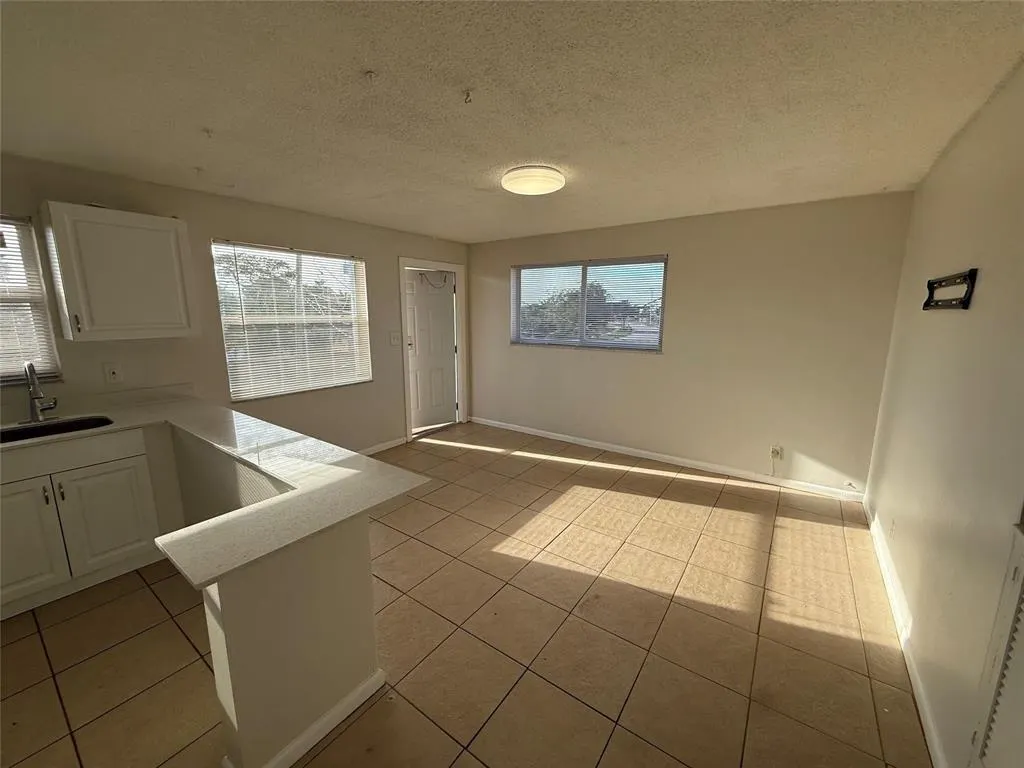 1235 W RIVER Drive #4