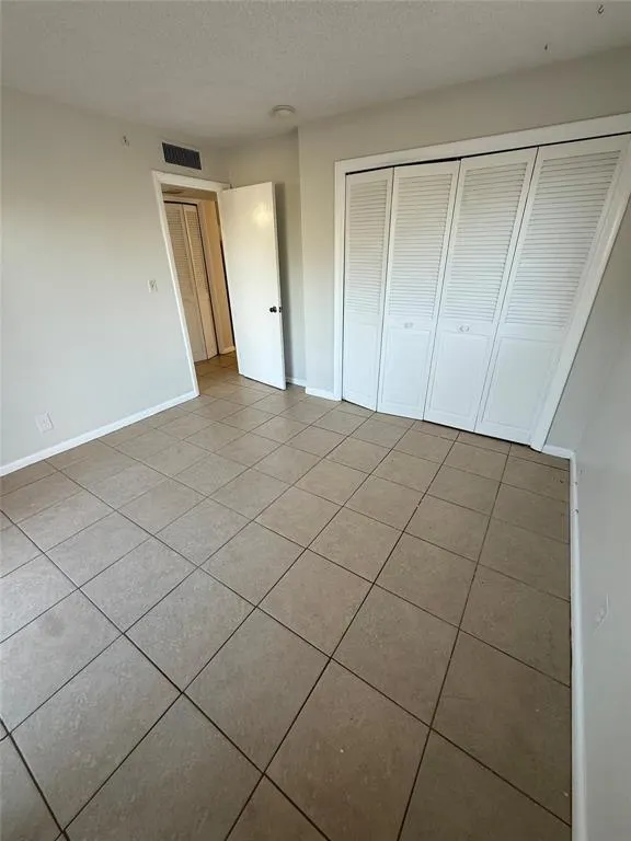 1235 W RIVER Drive #4