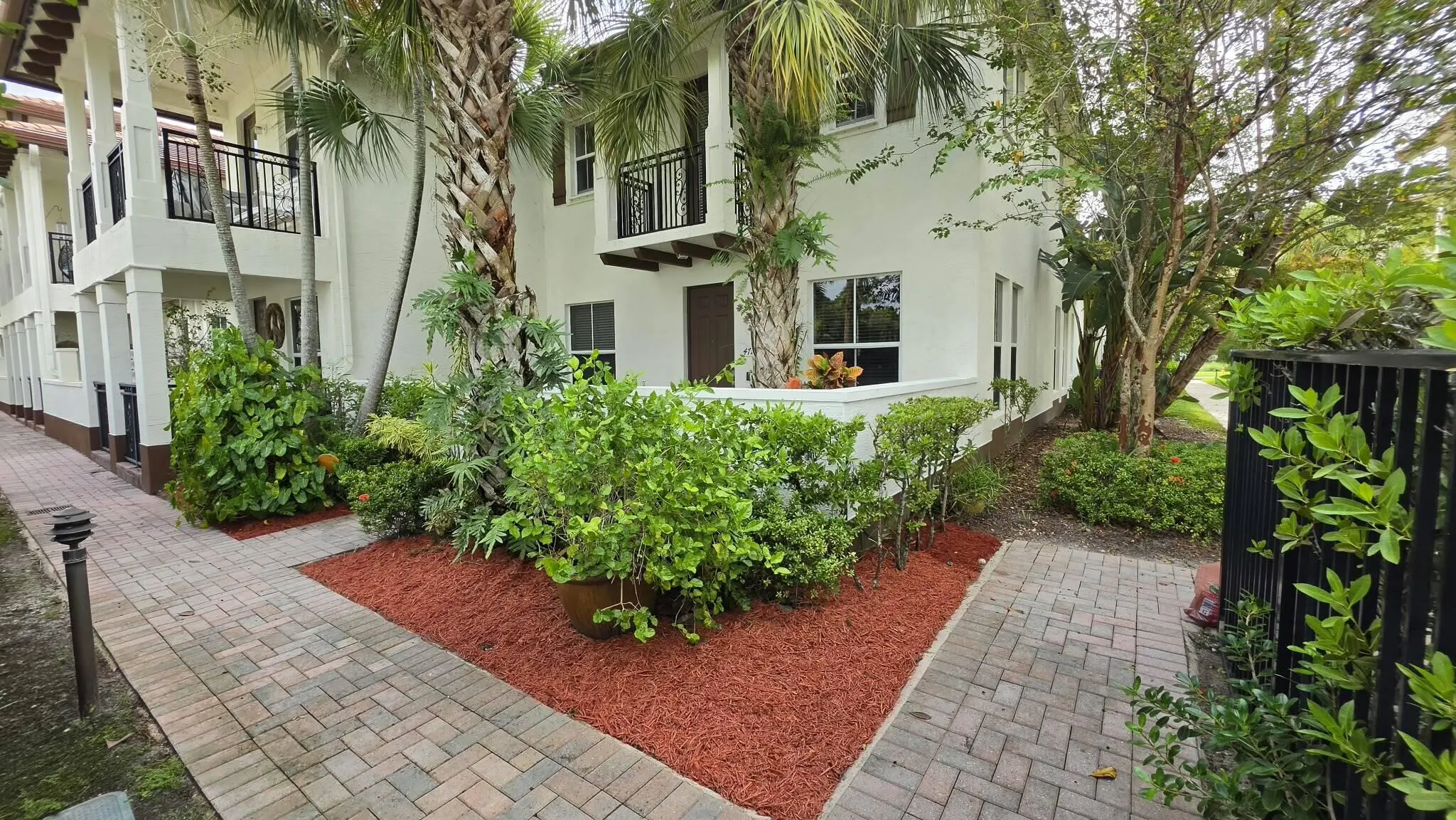 4726 MONARCH Way