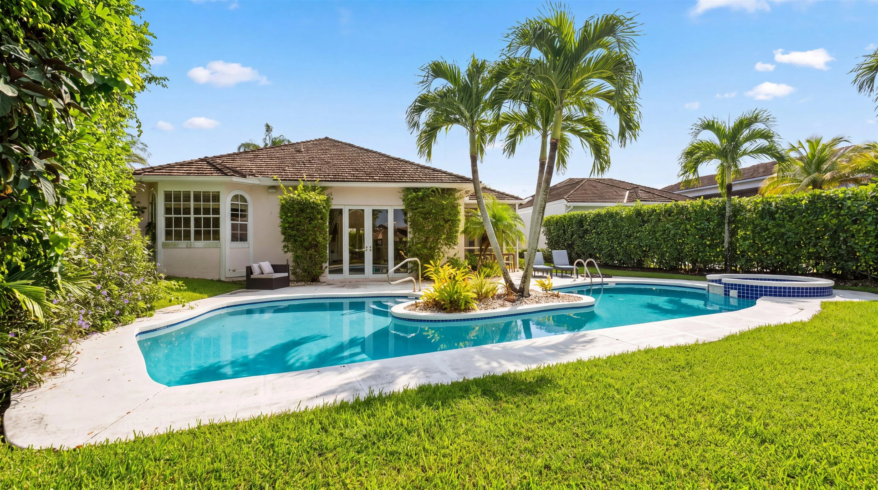 2443 Muir Circle