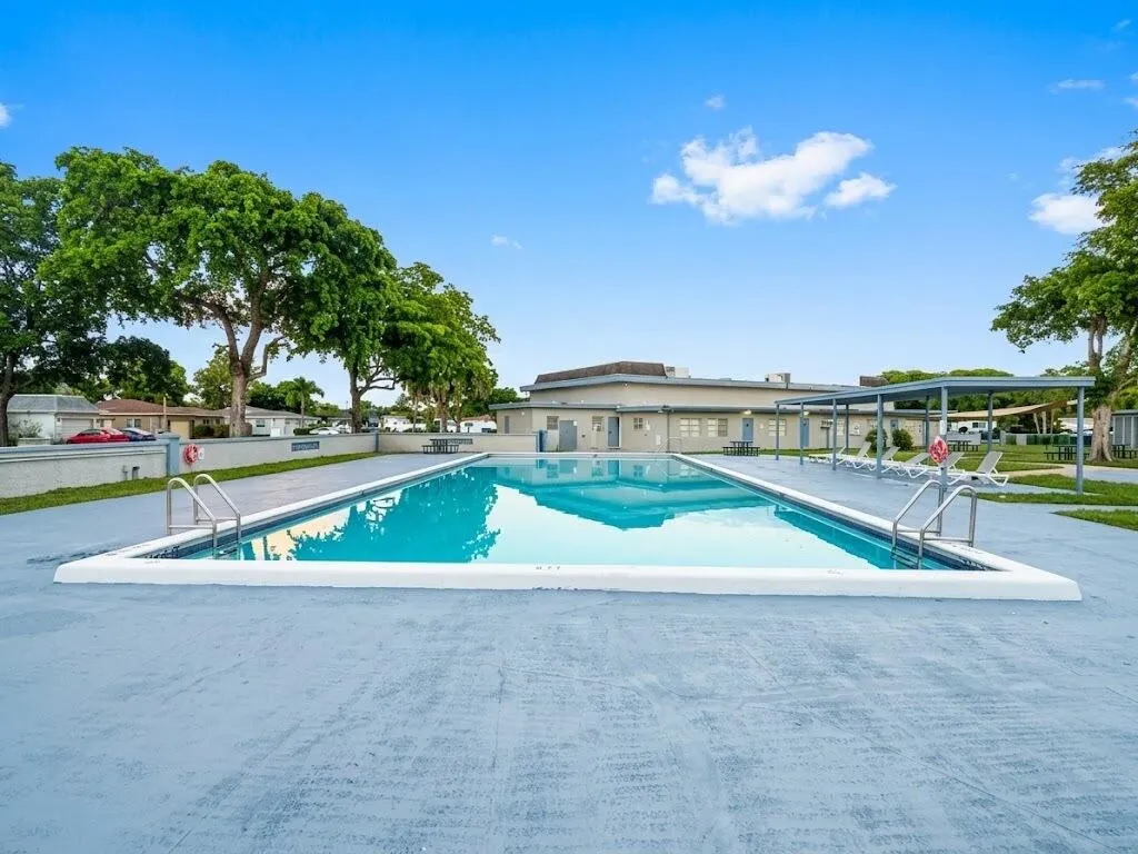 820 SW 49th Terrace