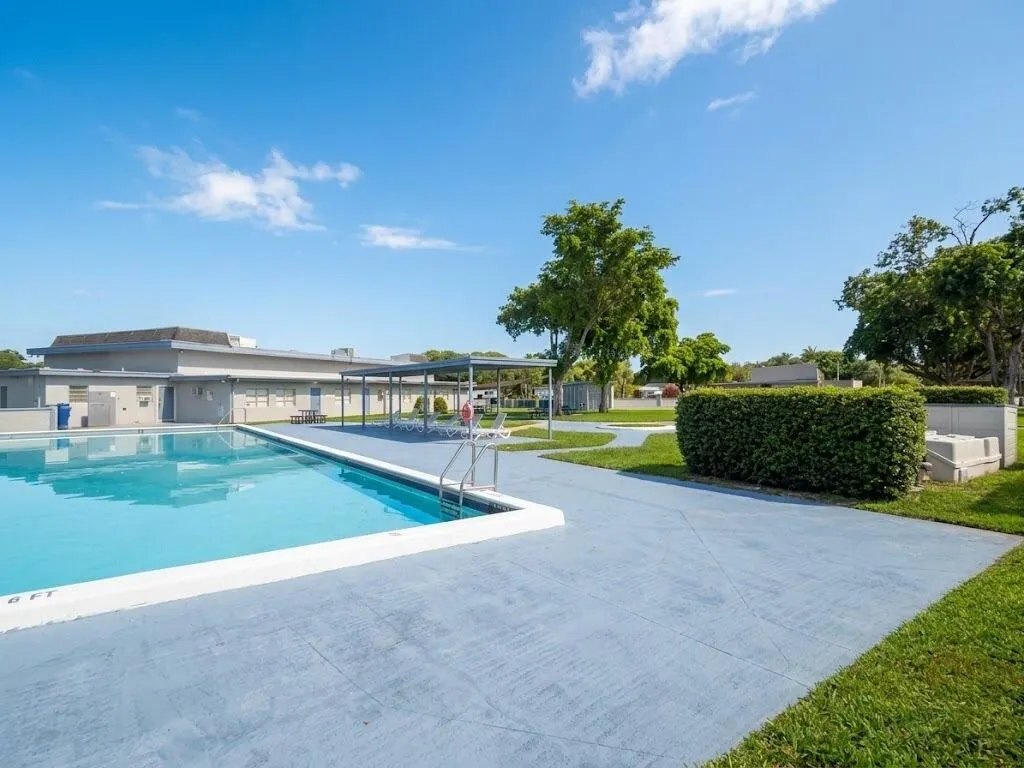 820 SW 49th Terrace