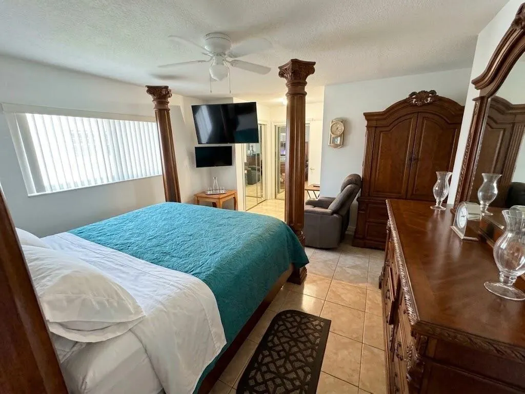 820 SW 49th Terrace