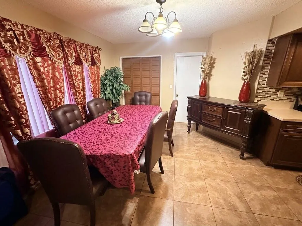 820 SW 49th Terrace