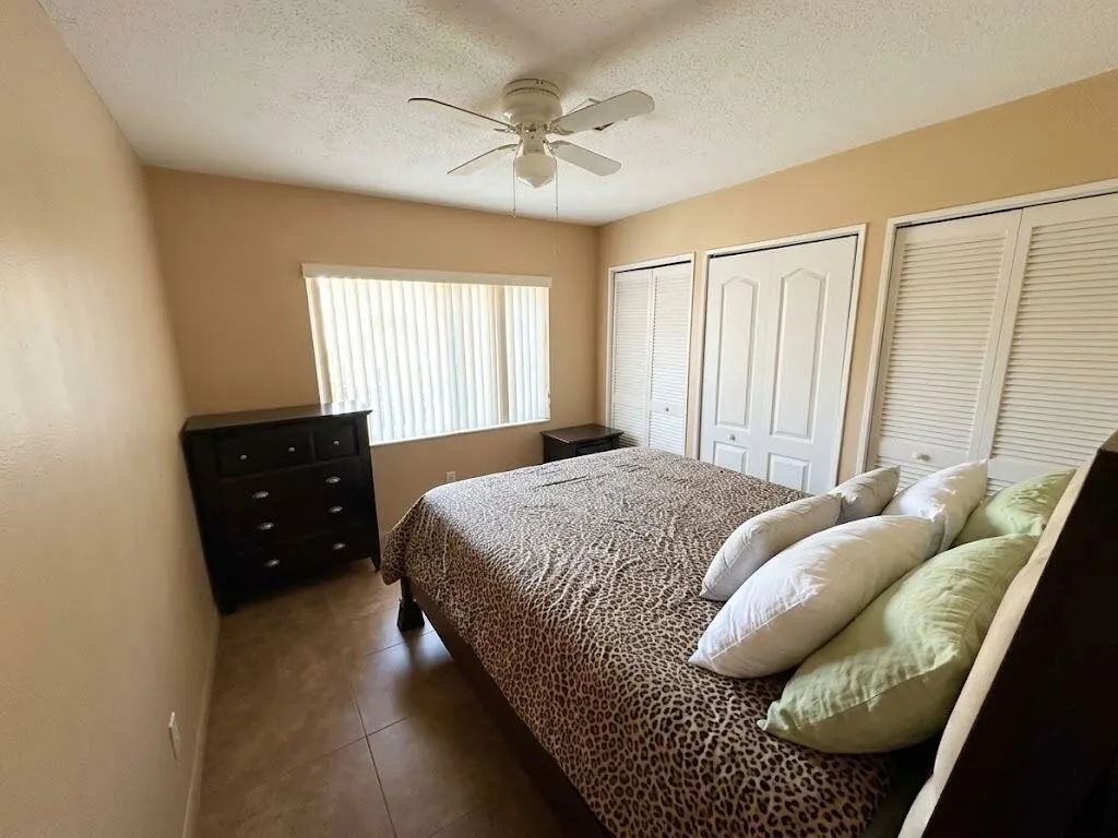 820 SW 49th Terrace