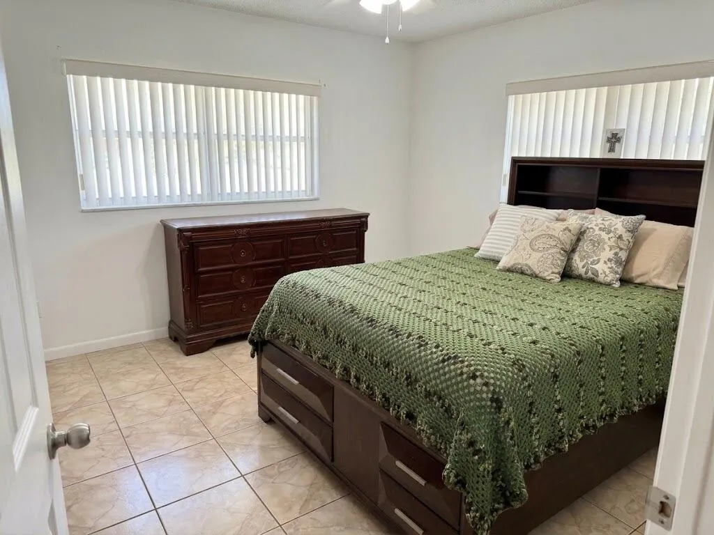 820 SW 49th Terrace