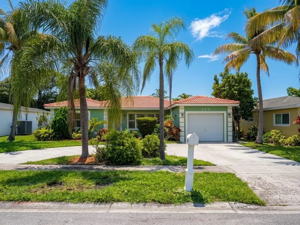 820 SW 49th Terrace